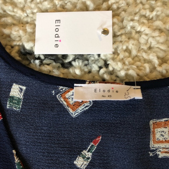 Elodie perfume and lipstick pattered crop top - Picture 4 of 5